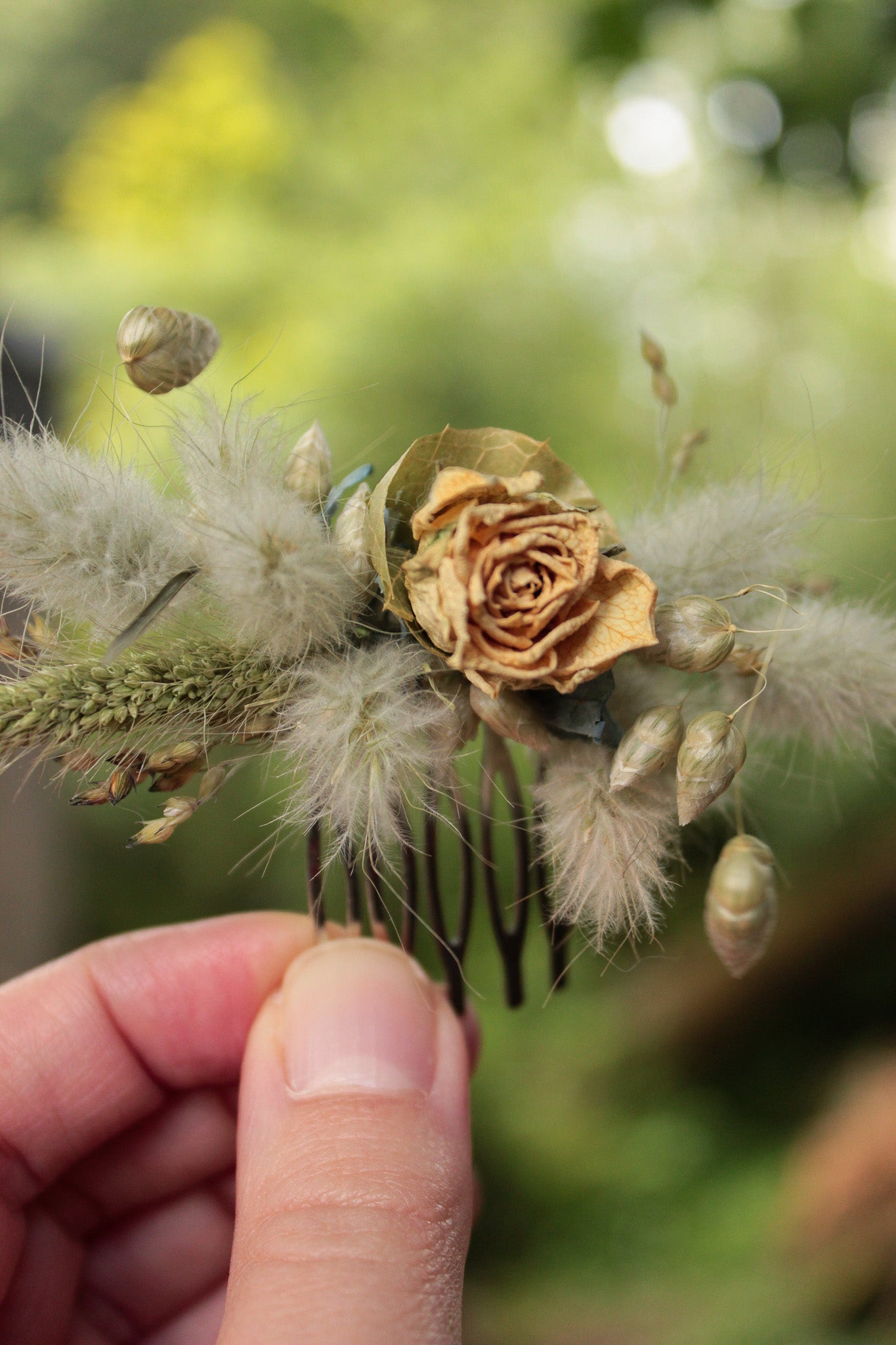 Haarkamm mit Trockenblumen "Rose"