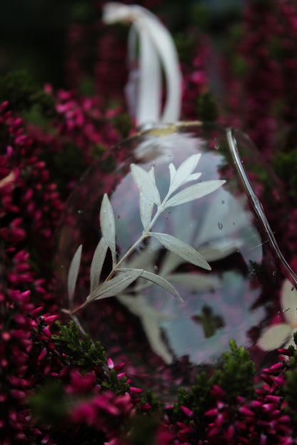 Glaskugel mit gepressten Blüten - Creme