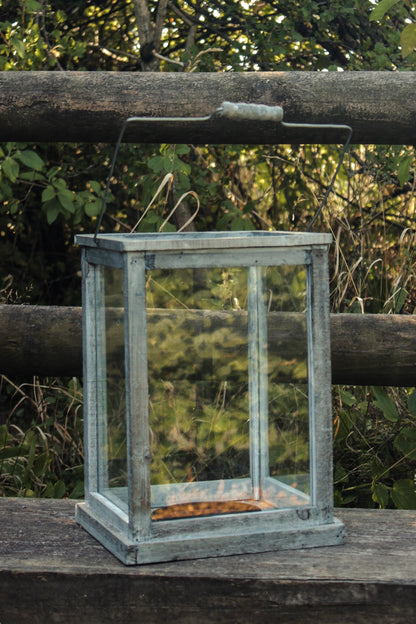 Großes Windlicht aus Holz